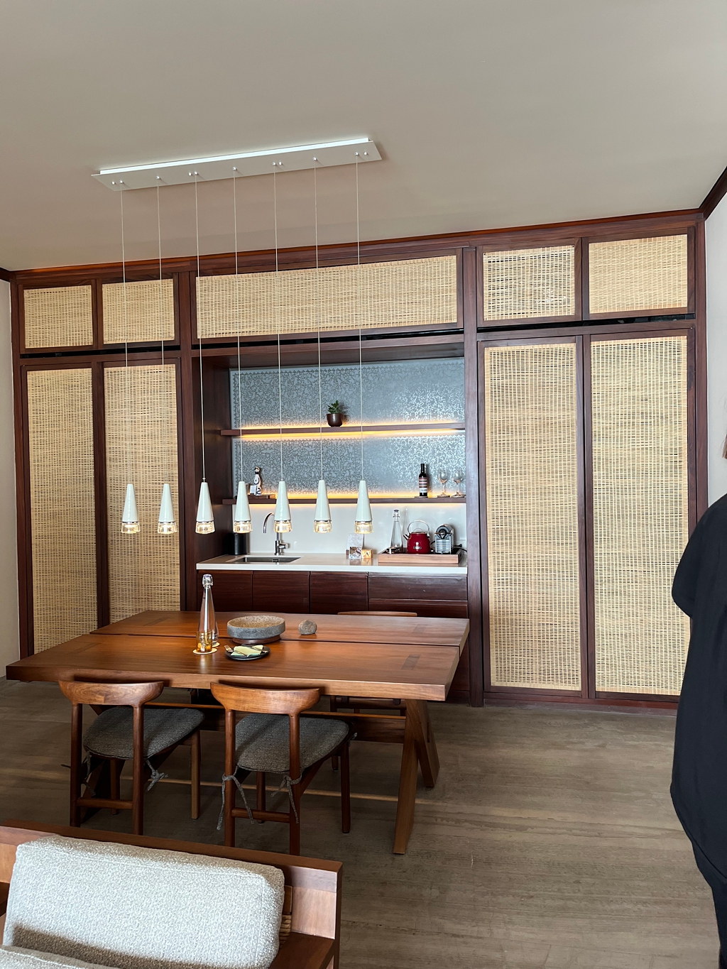 An example of the long family-style table in a dining area in one of the Beachside rooms